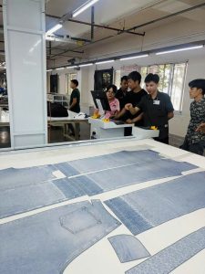 may-cat-tu-dong-phong-mau-f-1825s.jpg